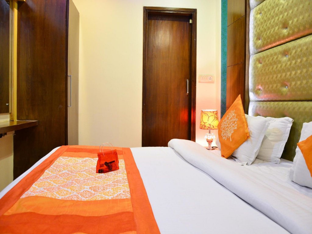 Фото Hotel Guruvas Inn