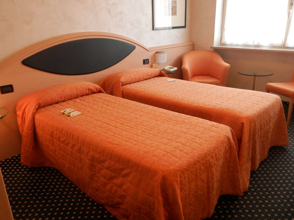 Фото Augustus Hotel