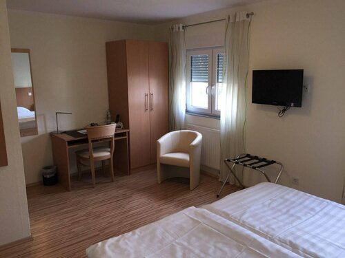 Гостиница Pension im Wirtshaus Himberg
