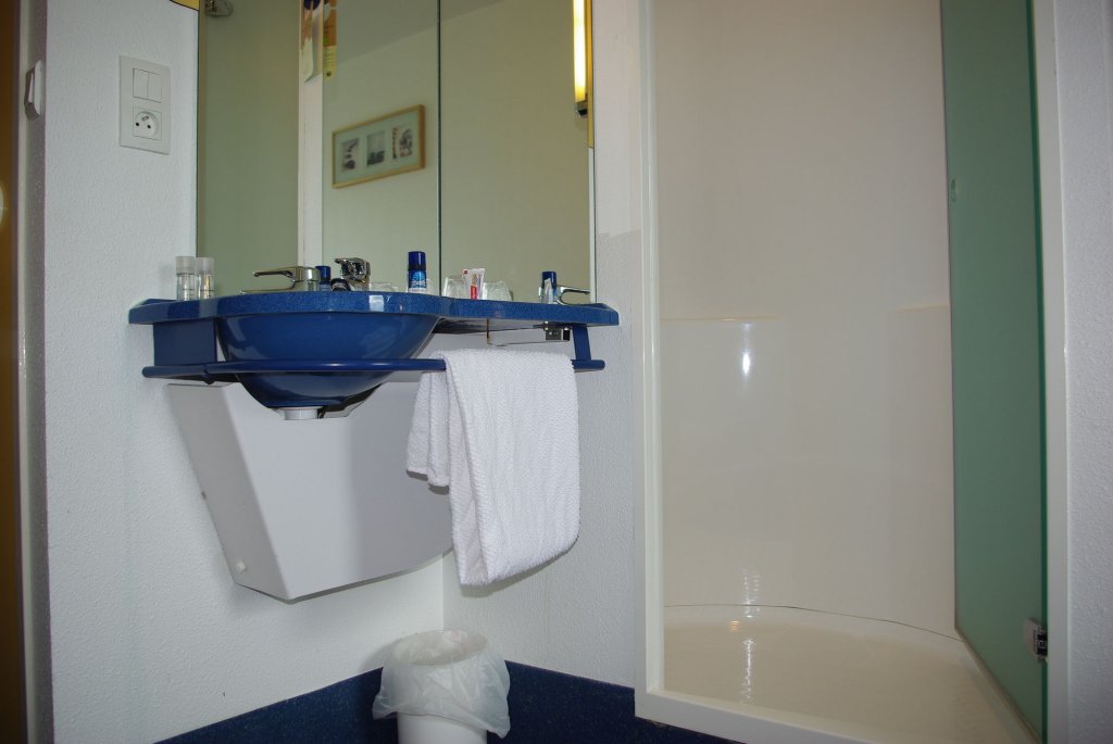 Фото Greet Hotel Paris porte de la Chapelle Aréna