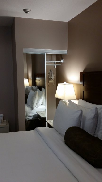 Фото Quality Inn & Suites