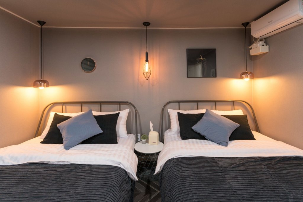 Фото Neat House Hongdae