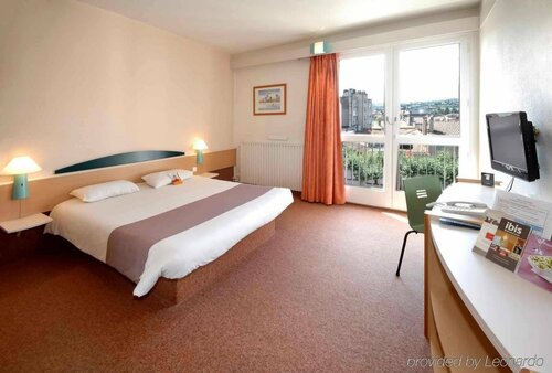 Гостиница ibis Millau в Мийо