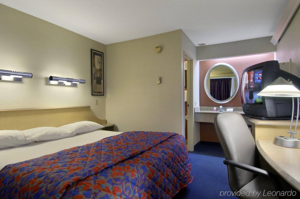 Фото Red Roof Inn Detroit - Southfield