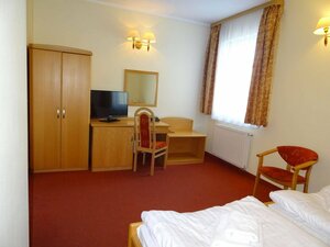 Hotel Bartis (Warmian-Masurian Voivodeship, Powiat Bartoszycki, Bartoszyce, Plac Konstytucji 3 Maja) ، فندق
