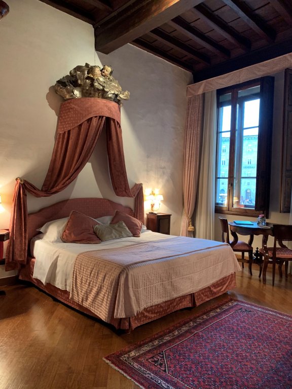 Фото In Piazza della Signoria - Residenza d'Epoca