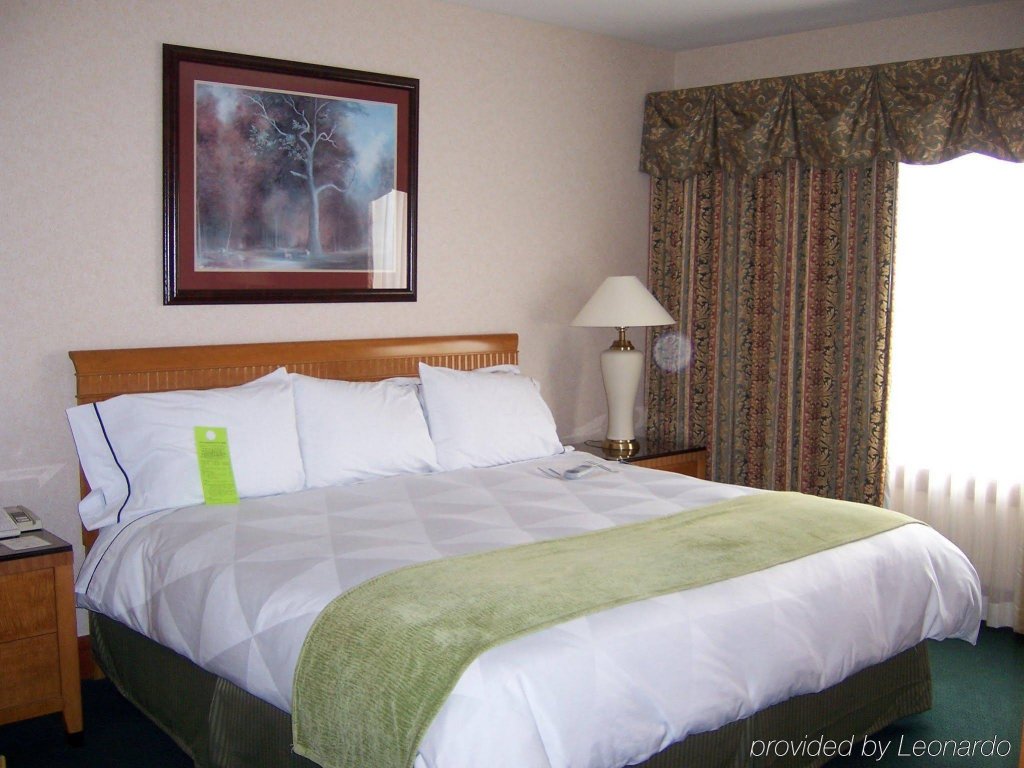 Фото Wyndham Moline on John Deere Commons