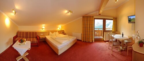 Внешний вид отеля Ferienhotel Aussicht в Финкенберге, фото 4