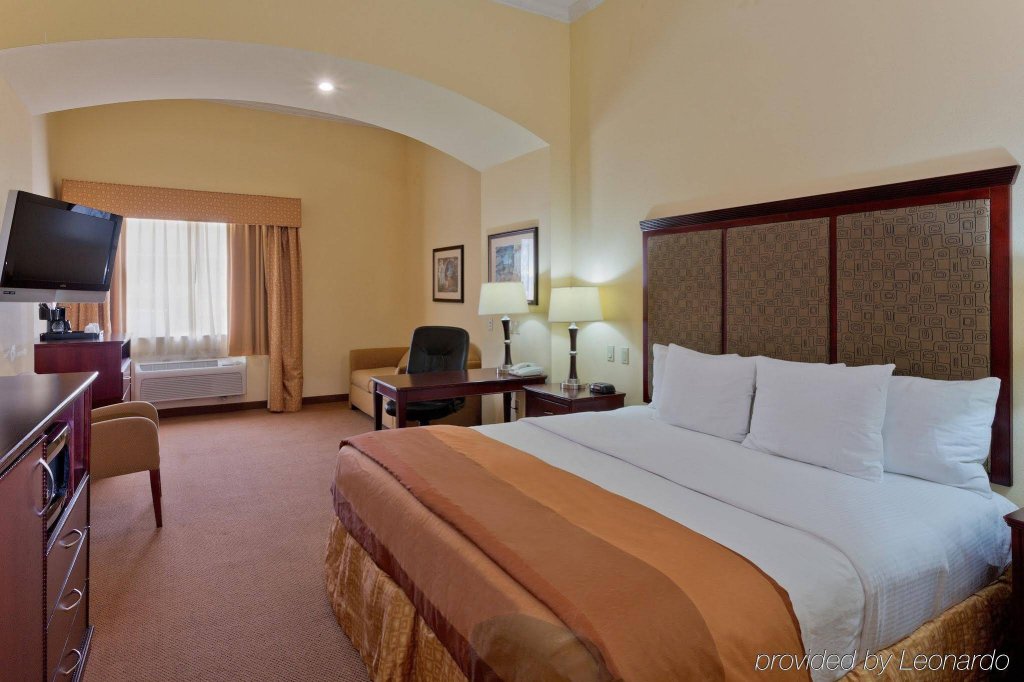 Фото La Quinta Inn & Suites by Wyndham Dallas South-DeSoto