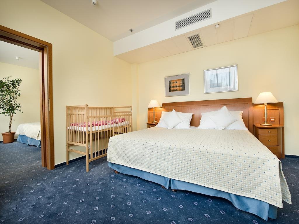 Фото Ramada by Wyndham Prague City Centre