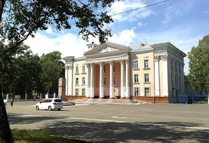 Dom Kultury g. Sovetskaya Gavan (ulitsa Lenina, 17), casa de la cultura