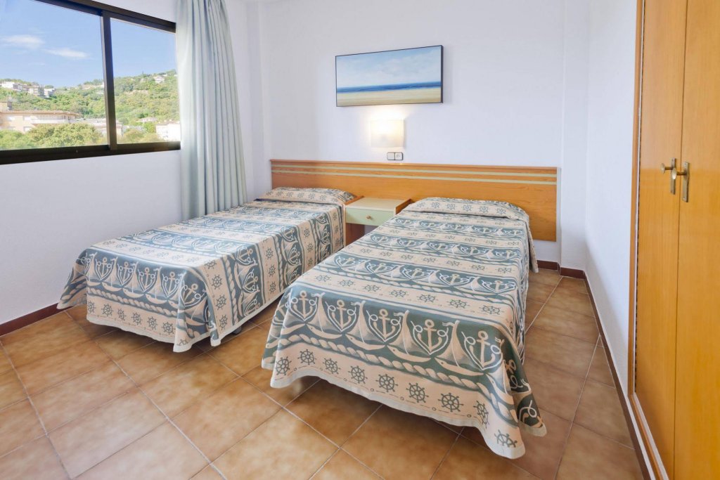 Фото Aparthotel GHT Tossa Park