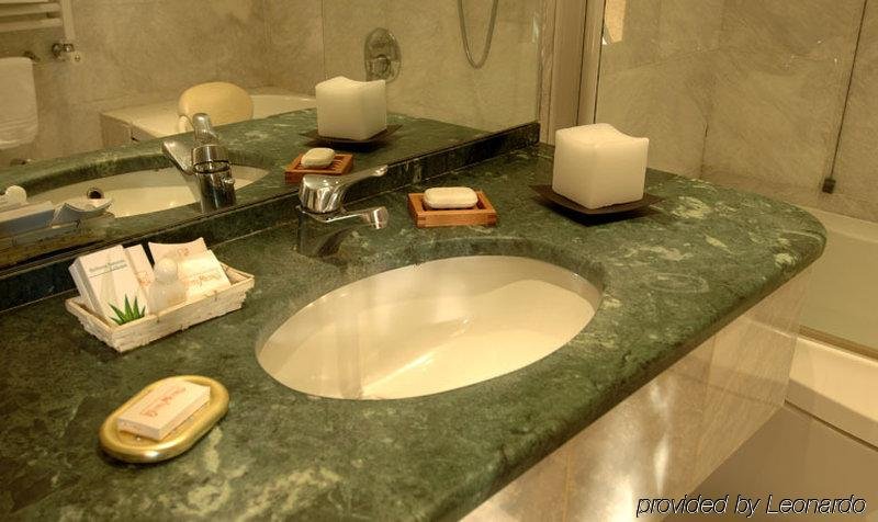 Фото Metro Hotel