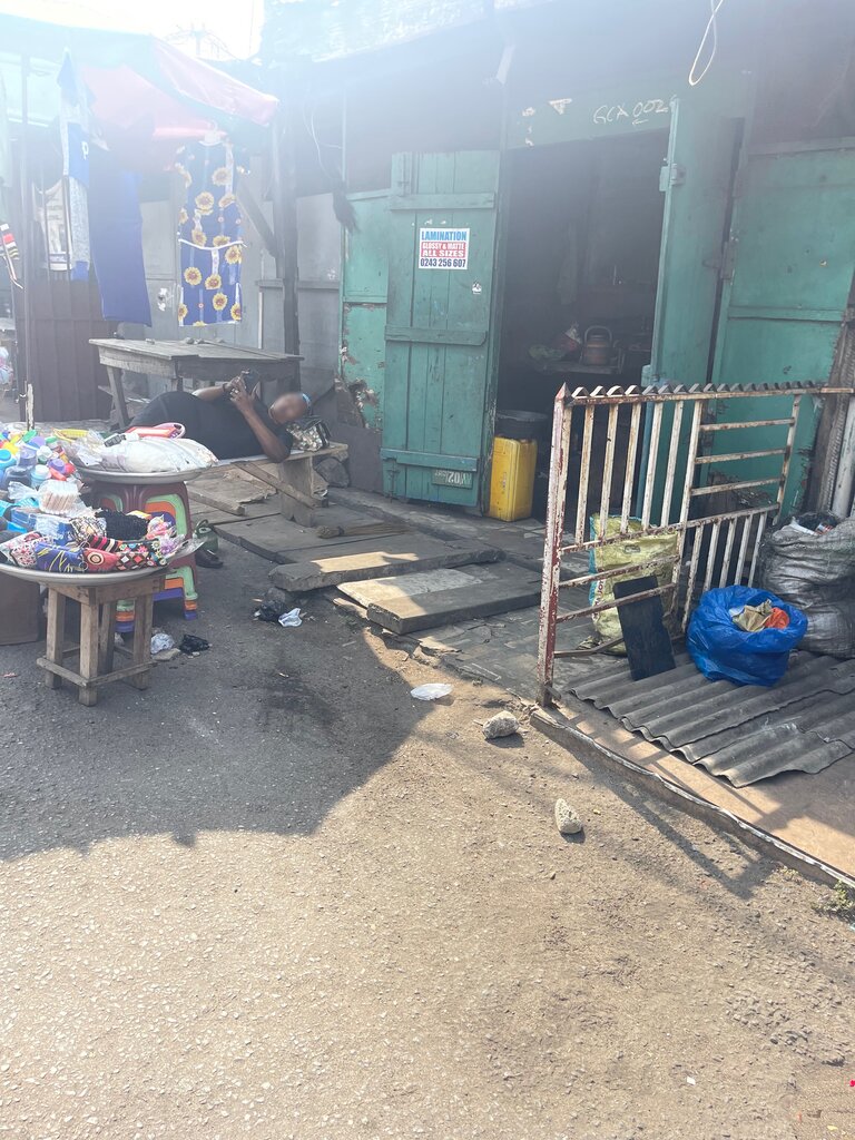 Laminate Laminate Here, Accra, photo