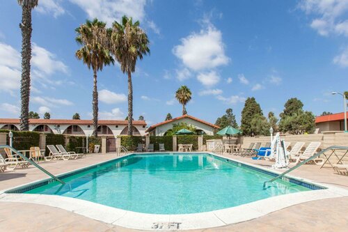 Гостиница Days Inn by Wyndham Camarillo - Ventura