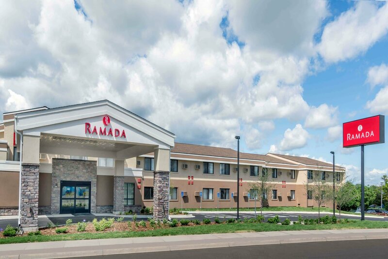 Гостиница Ramada by Wyndham Minneapolis Golden Valley
