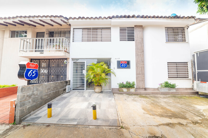 Гостиница Hotel Ruta 65 в Кали