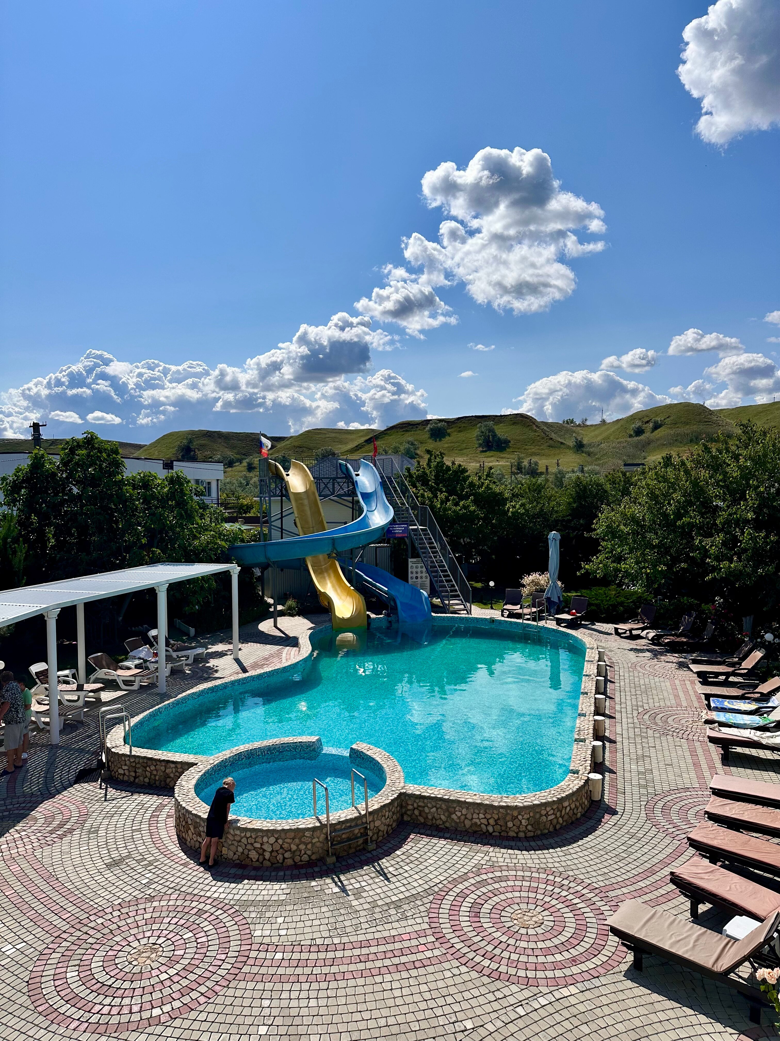 Фото отеля 2