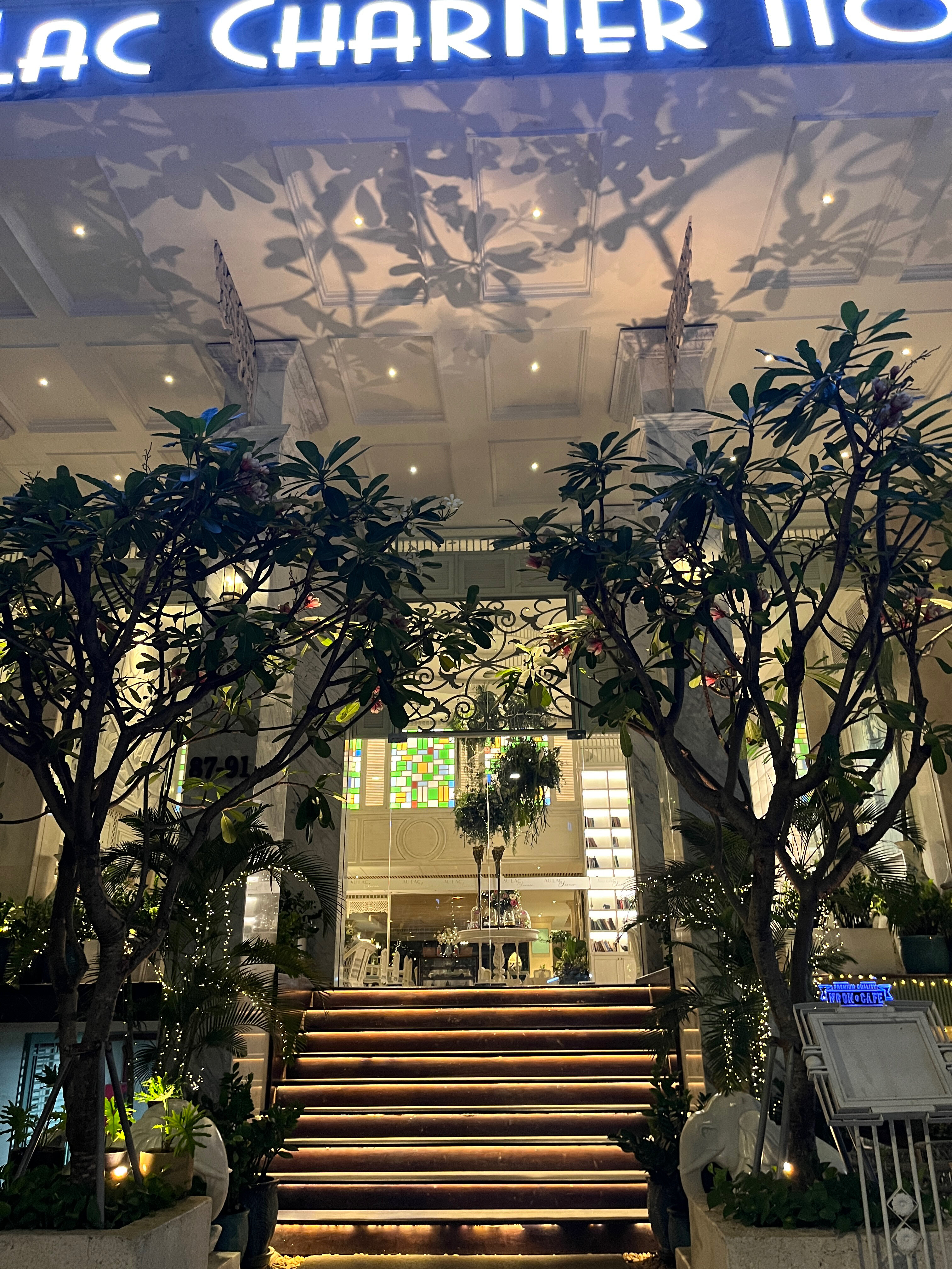 Фото Au Lac Charner Hotel