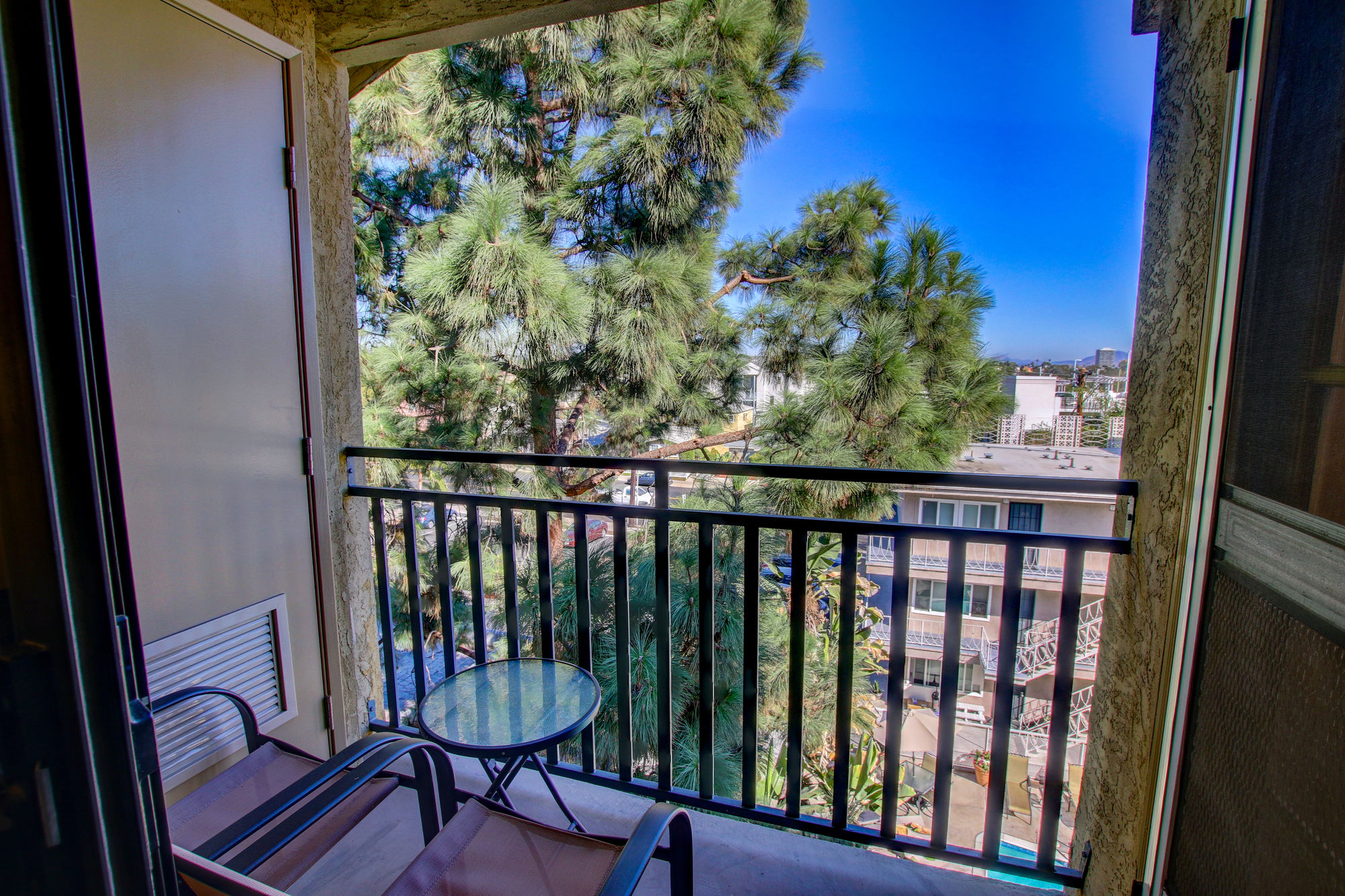 Фото Sunshine Suites at Hillcrest