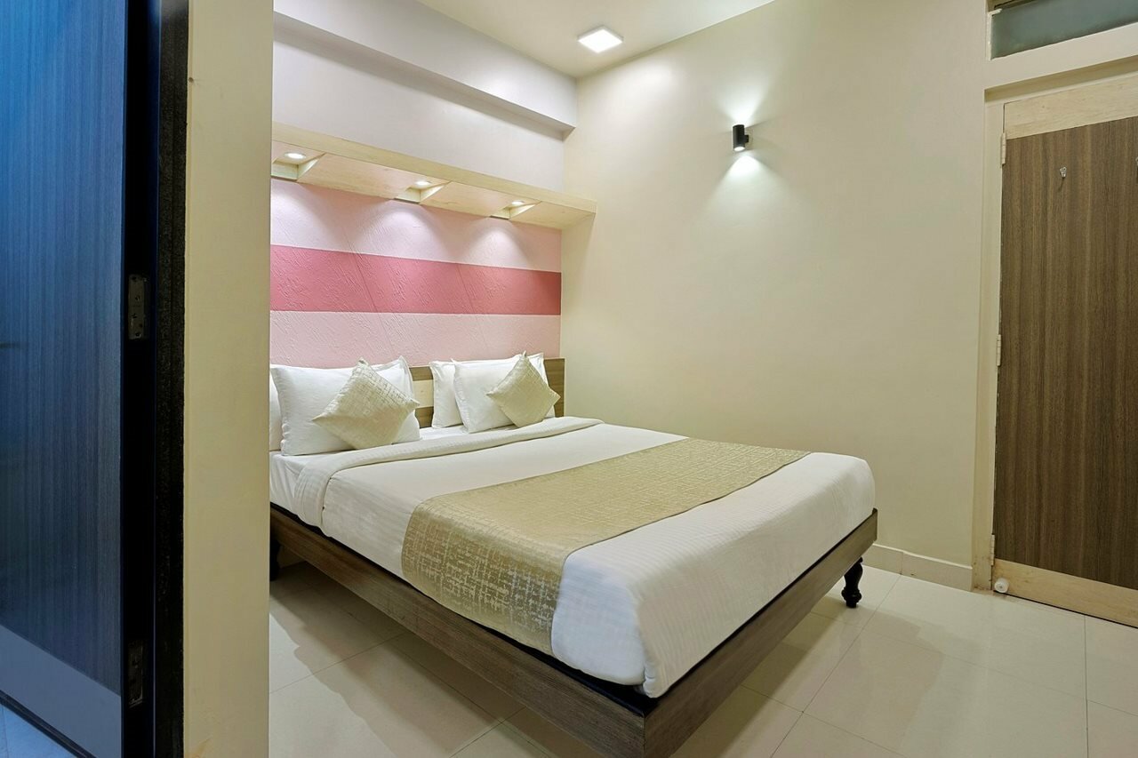 Фото Mannars Deluxe Lodge