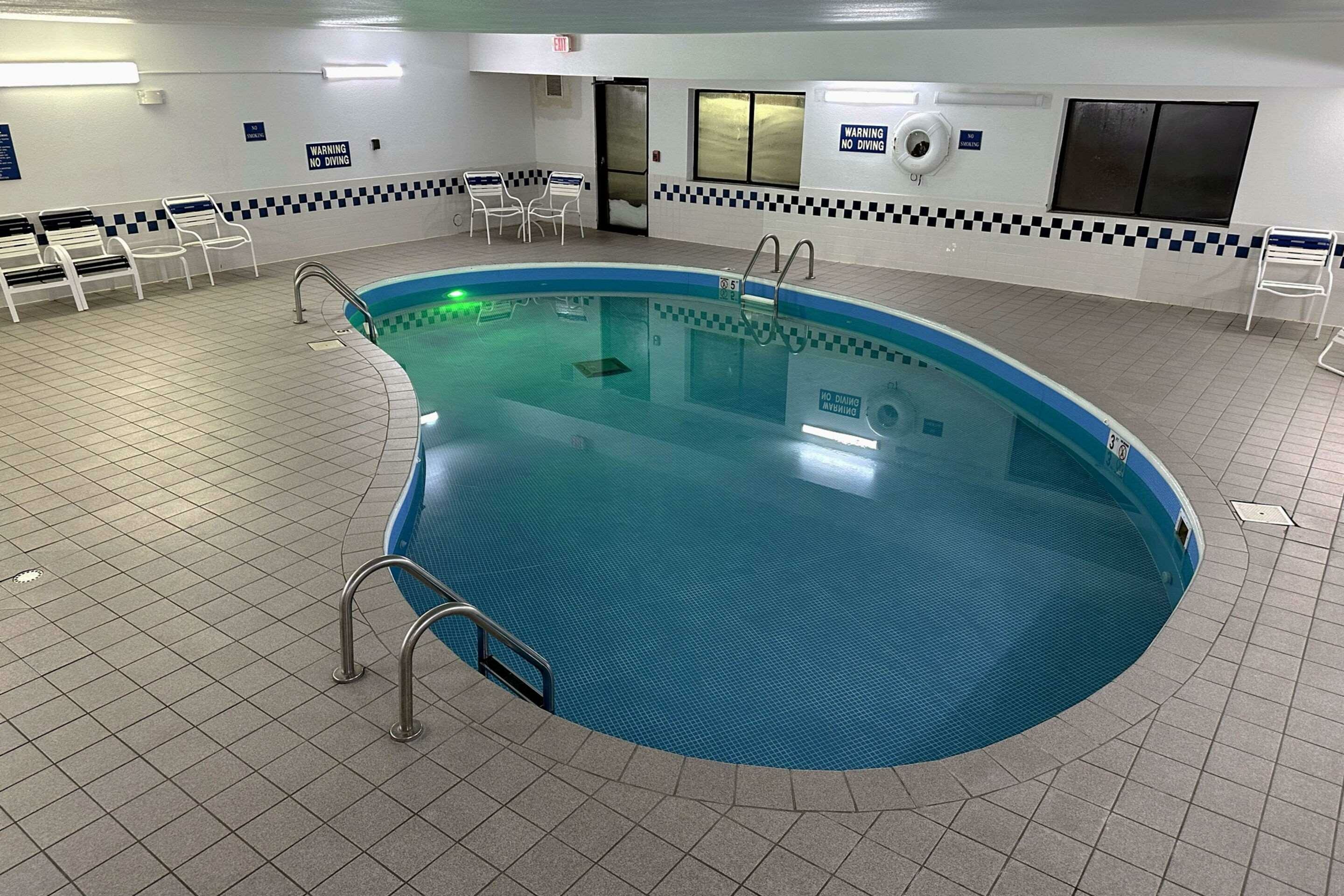Фото Quality Suites Near West Acres