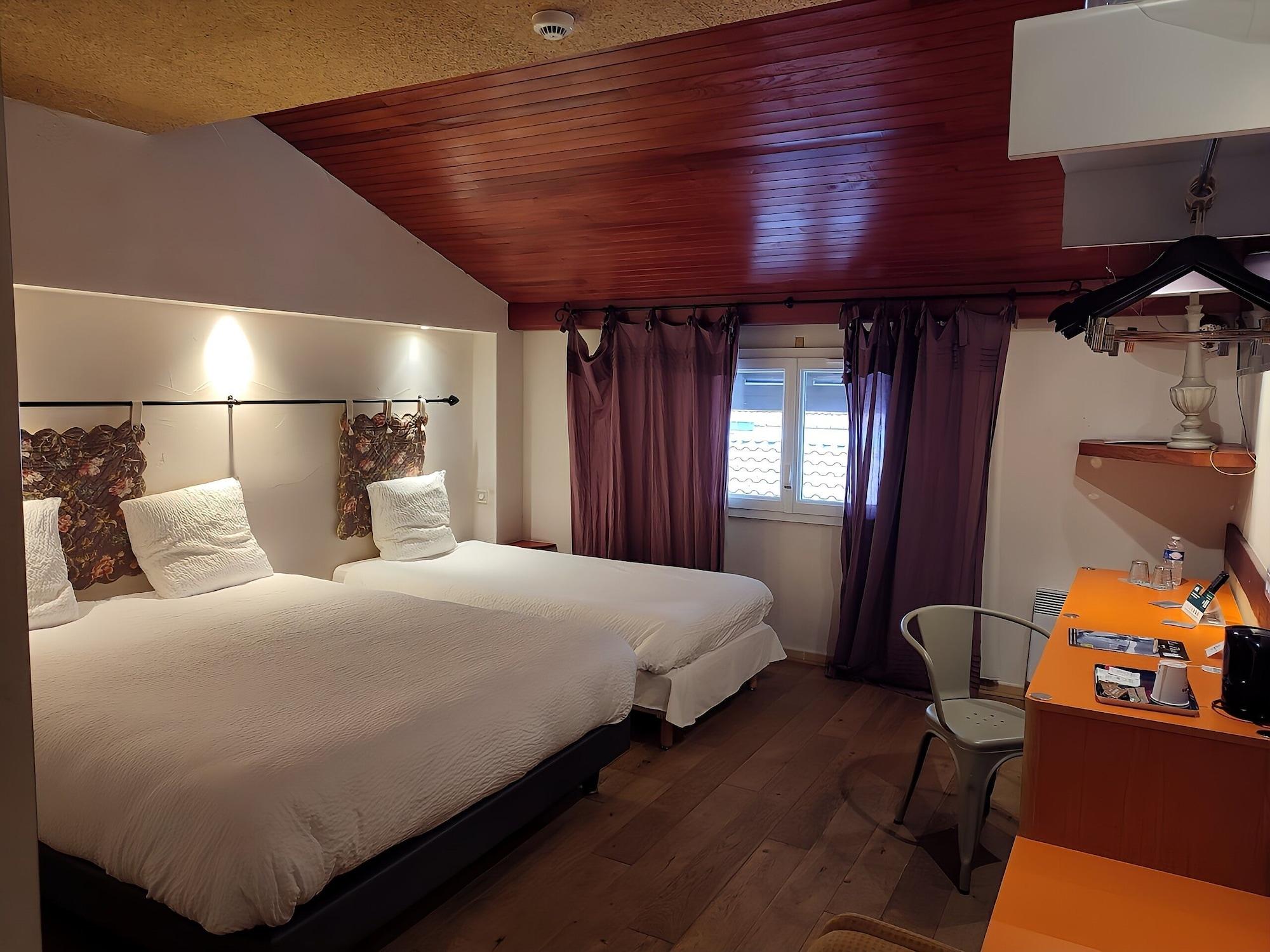 Фото Logis Hôtel Les Pages