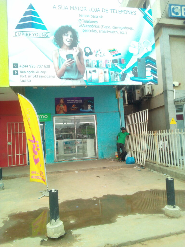 Items for mobile phones Empire Young, Loanda, photo