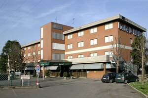 отель Cdh Hotel Modena