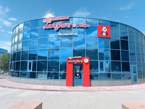 Мен үйді тексеру кезінде жылжымайтын мүлік агентін ұрдым (порно)