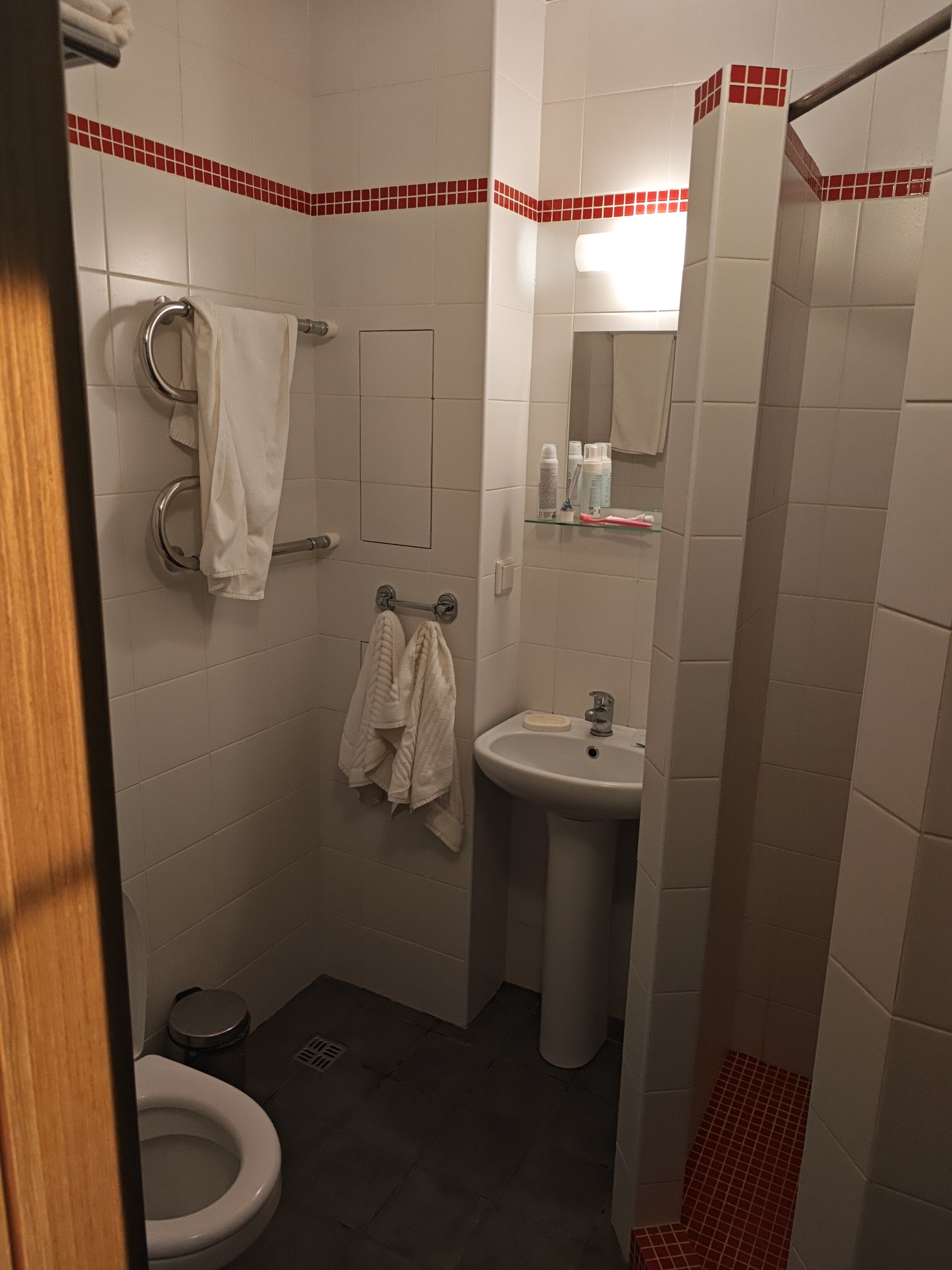 Фото Wake Hotel 1