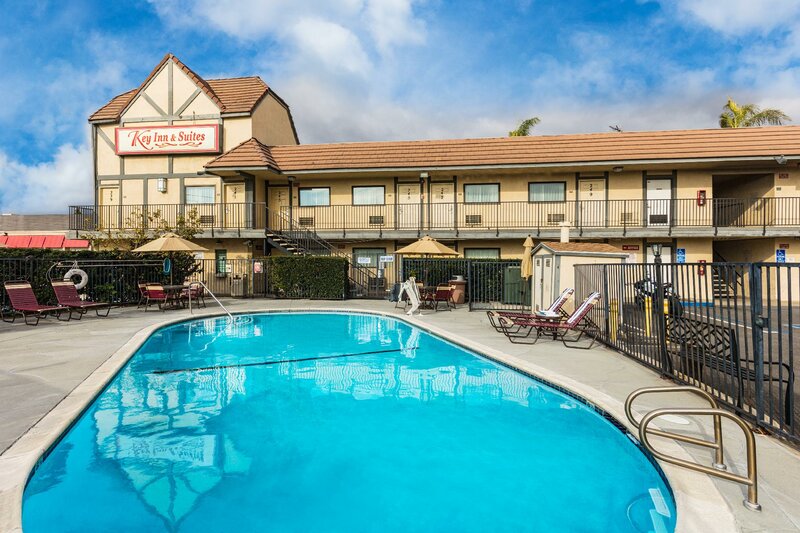 Гостиница Key Inn & Suites в Тастине