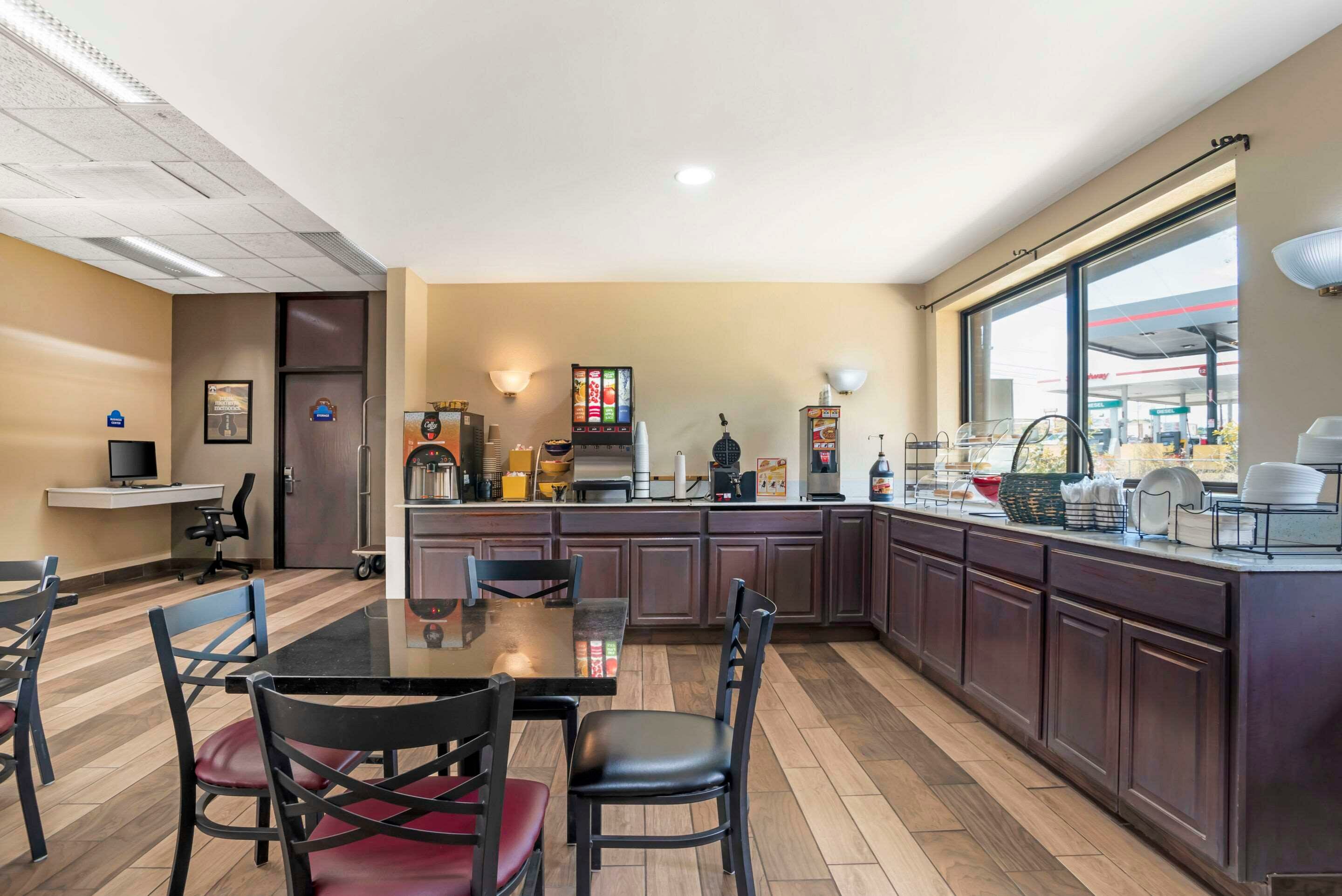 Фото Days Inn by Wyndham Wilkesboro