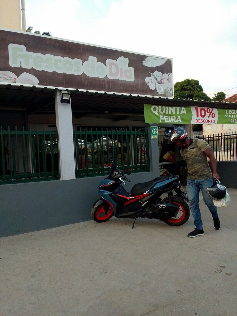 Supermarket Frescos do Dia S. Paulo, Loanda, photo