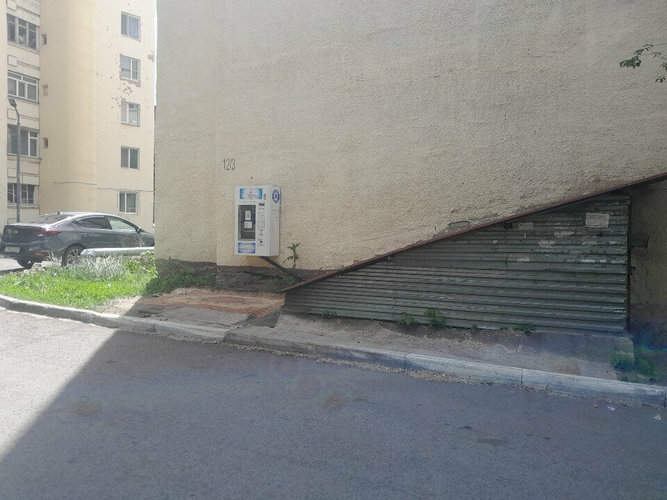 Water vending machine Tretii kran, Astana, photo