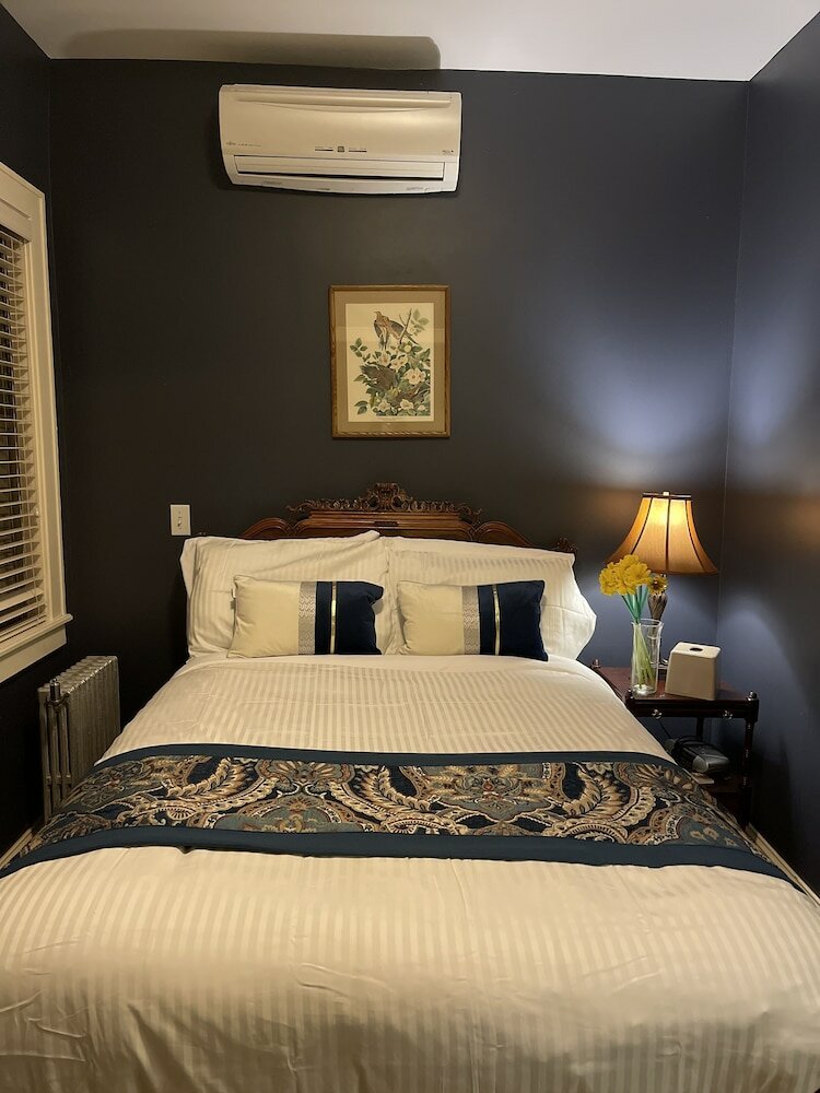 Фото The DeBary Inn