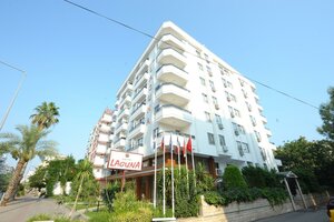 отель Suite Laguna Hotel