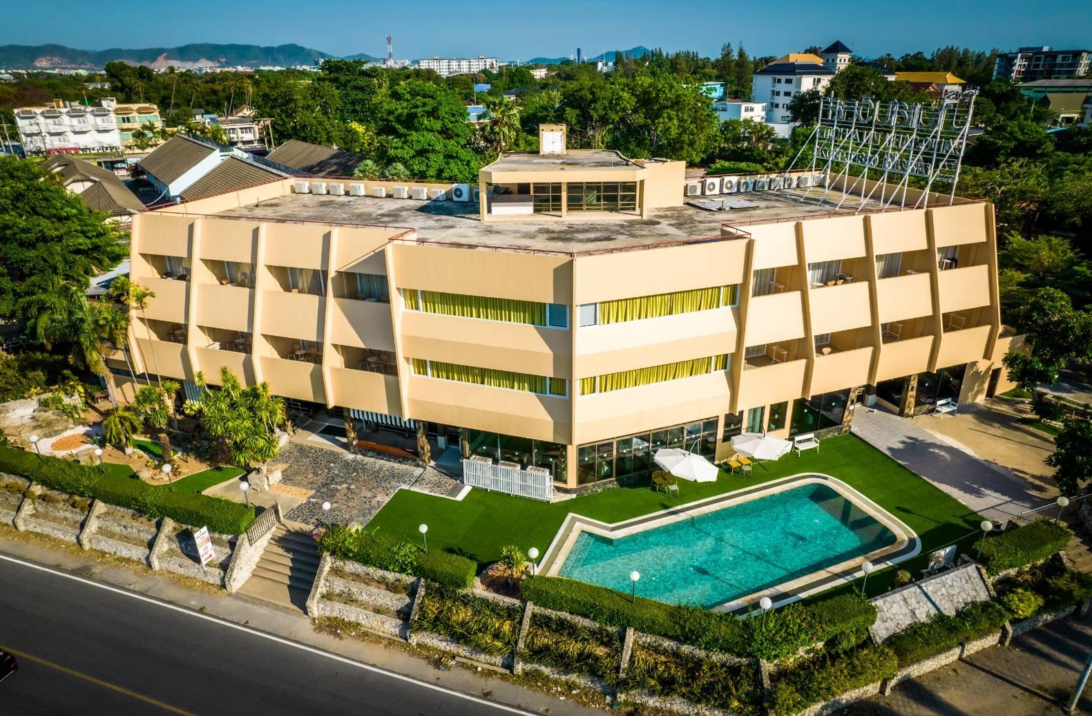 Фото Bangsaen Villa Hotel