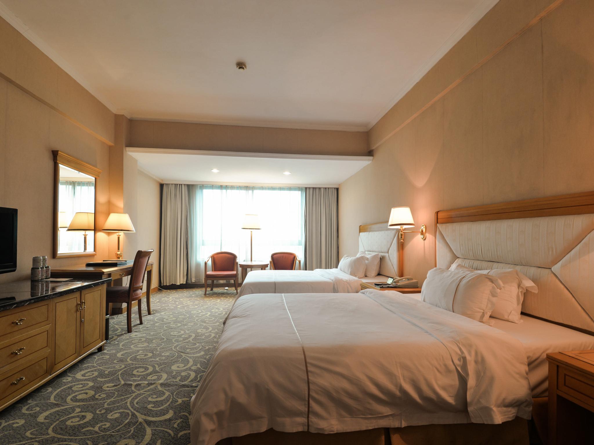 Фото New Pearl River Hotel