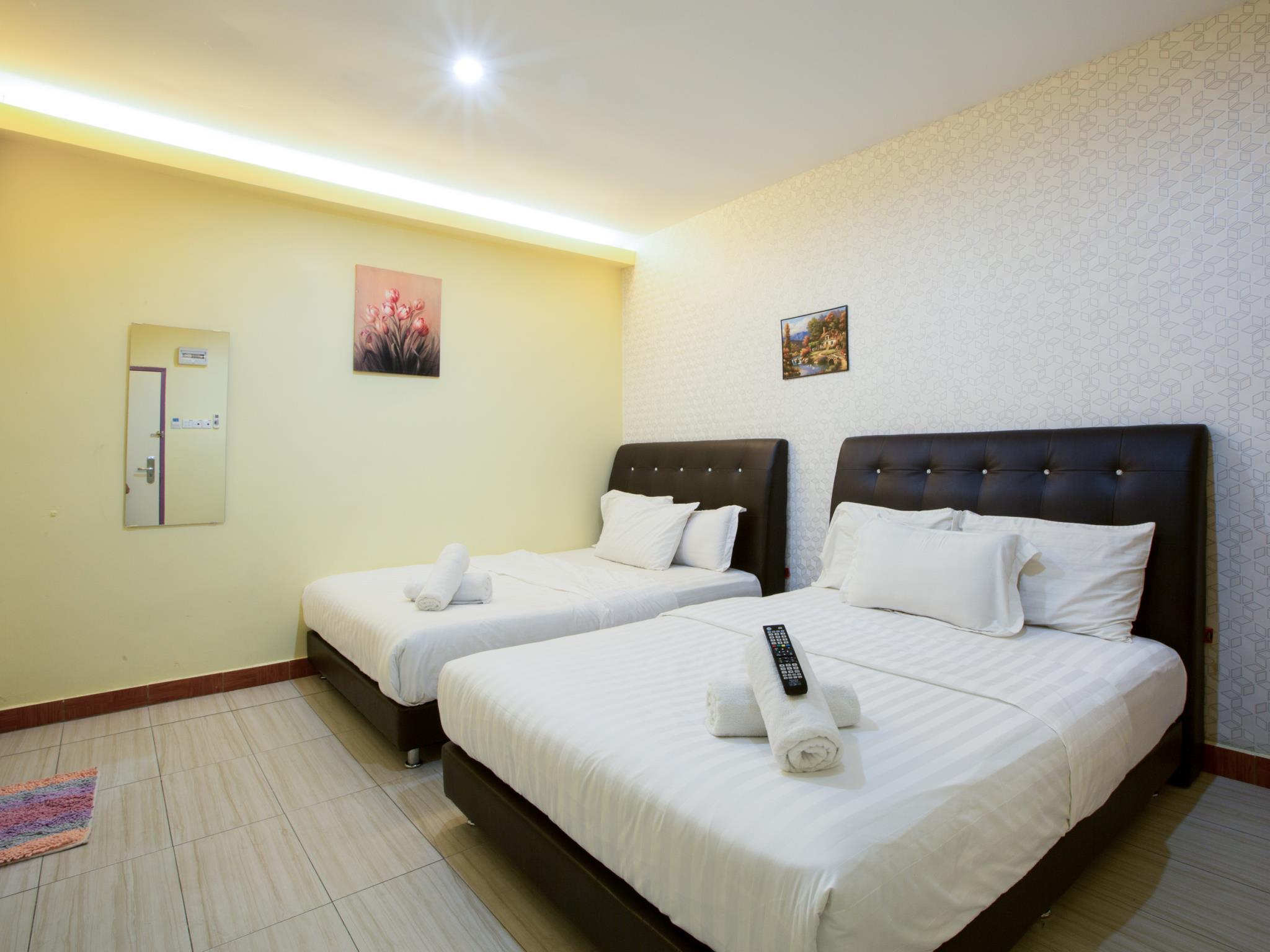Фото Hotel Zamburger Sungai Besi