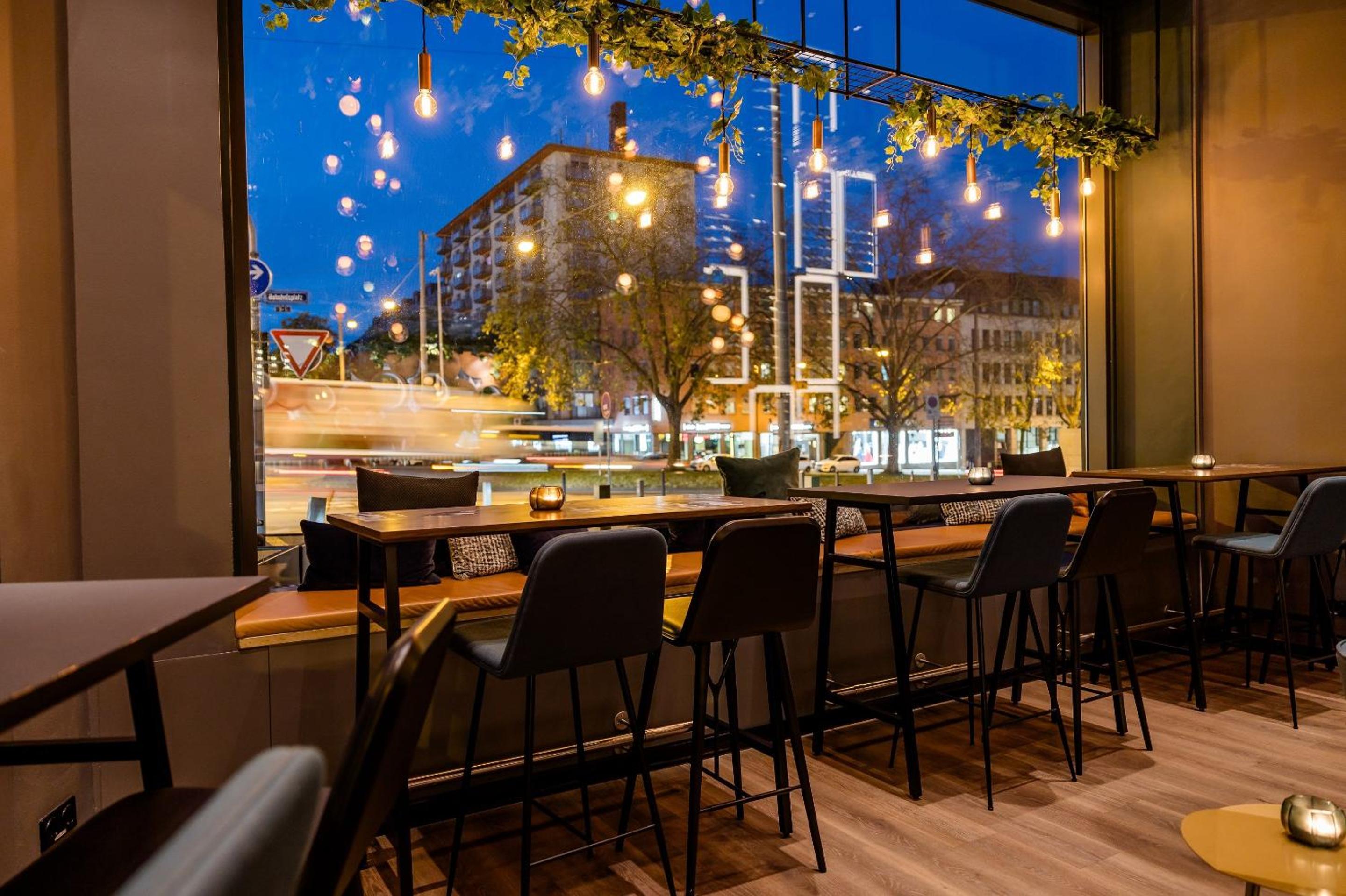 Фото Motel One Wiesbaden