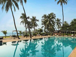 Гостиница Novotel Mumbai Juhu Beach Hotel
