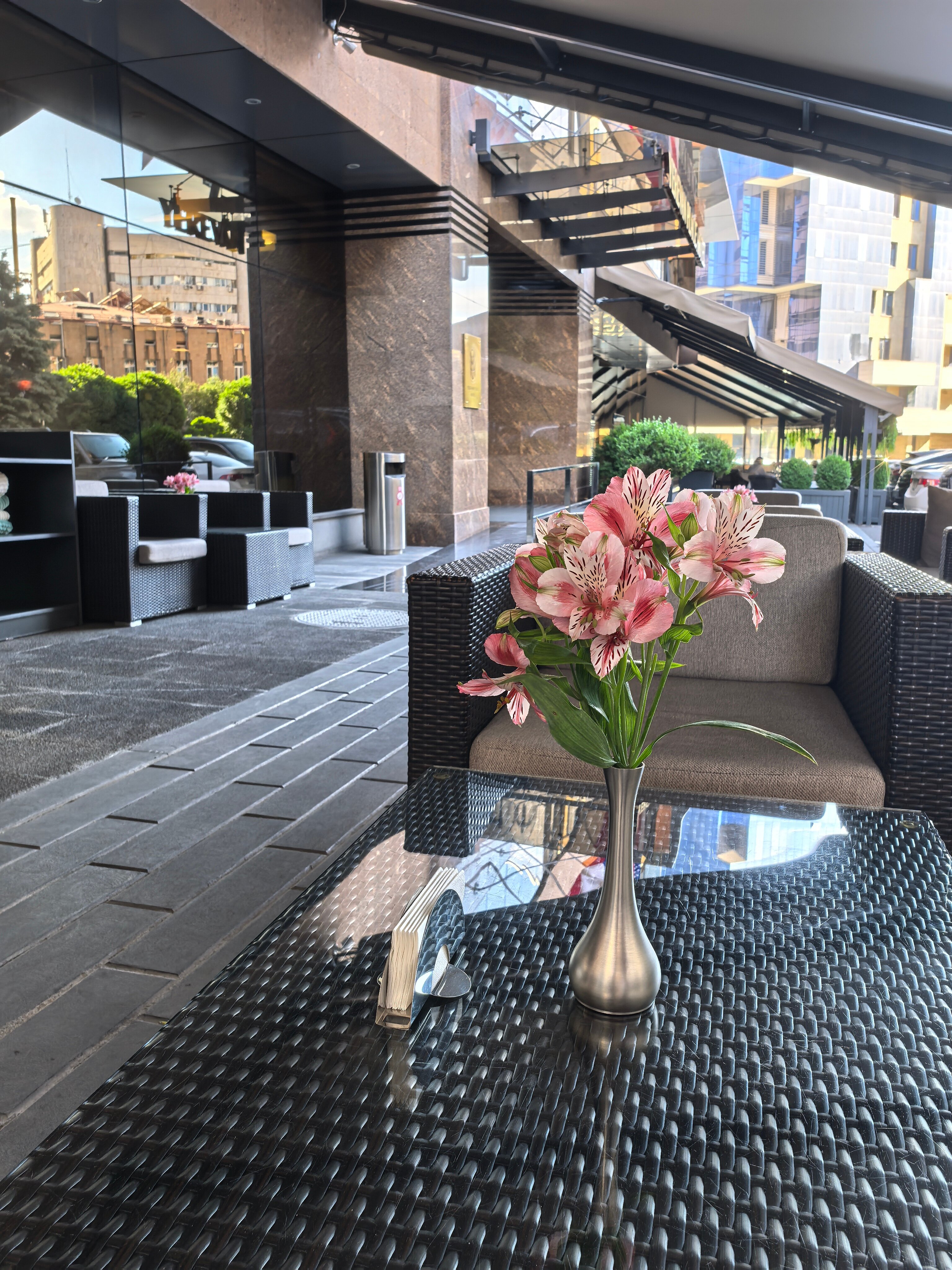 Фото Yerevan Place Hotel