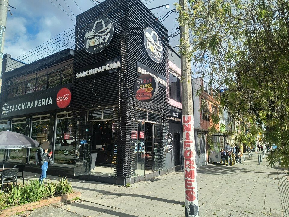 Fast food Porky Crocantico Salchipaperia, Bogota, photo