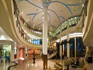 Гостиница The Pinnacle Hotel and Suites