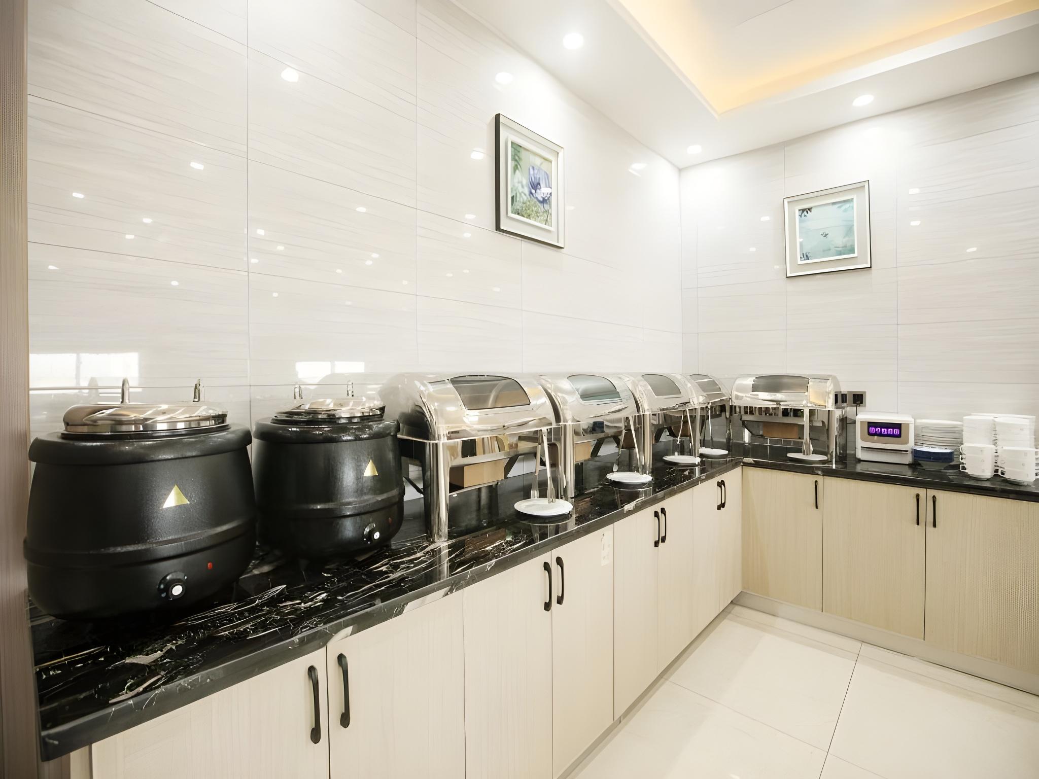 Фото Gya Jiaxing Tongxiang City Century Avenue Hotel