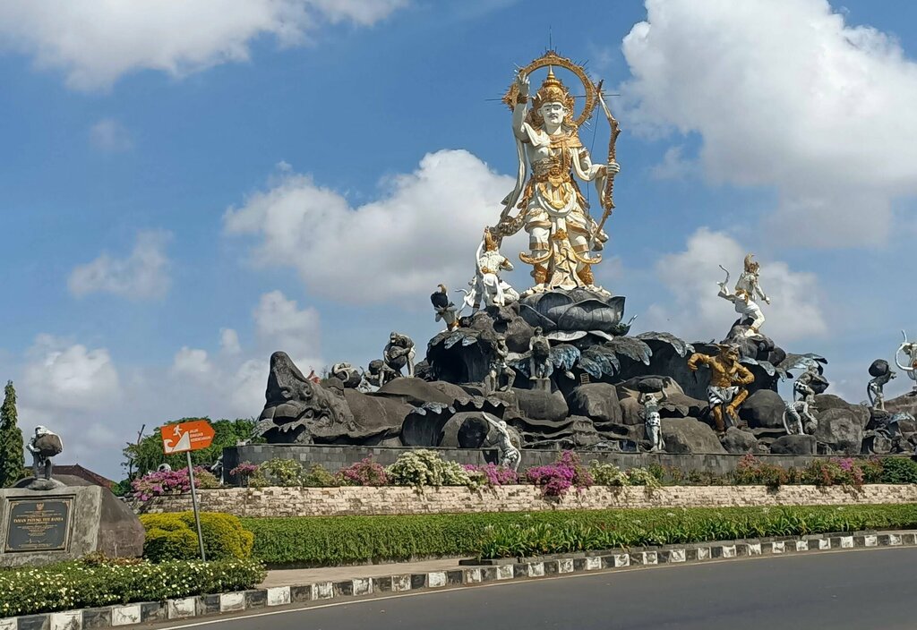 Landmark, attraction Patung Titi Banda, Denpasar, photo