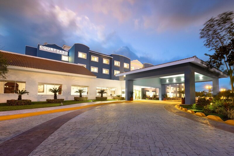 Гостиница Courtyard by Marriott Cancun Airport