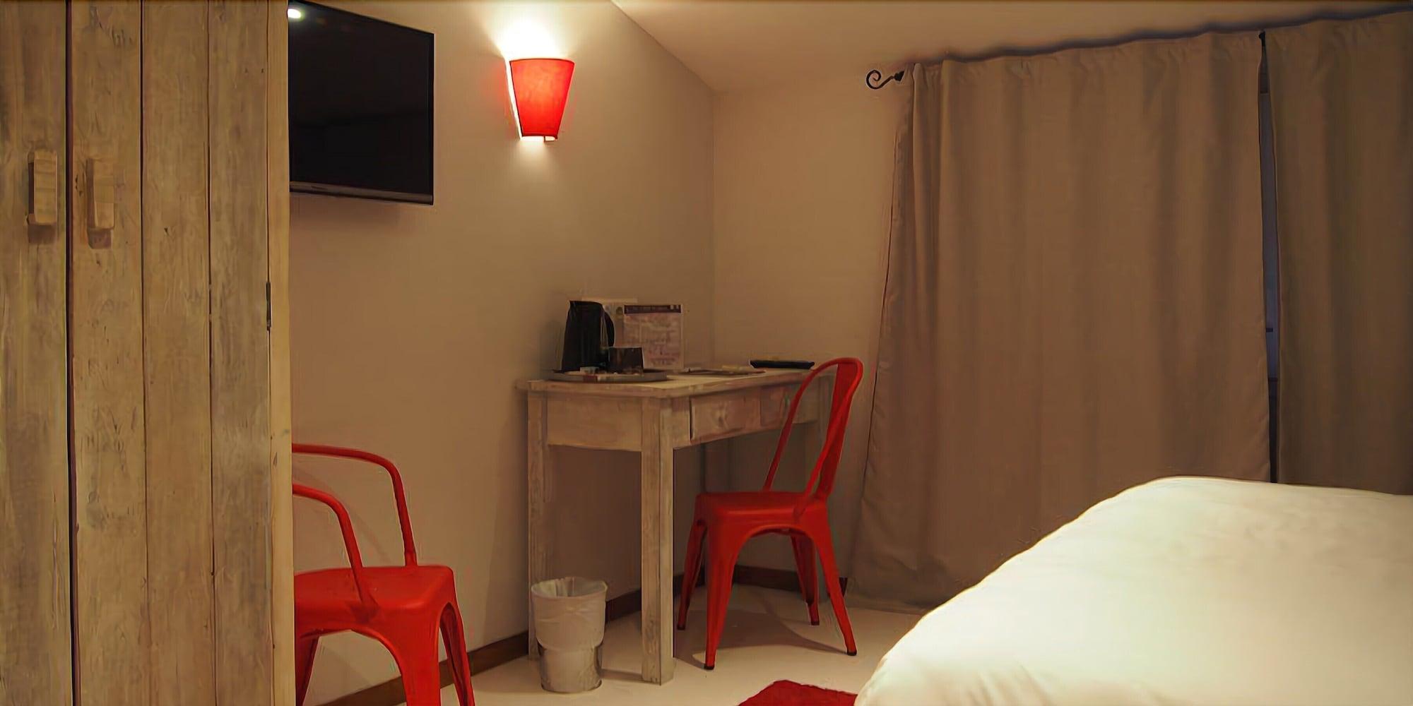 Фото Logis Hôtel Les Pages