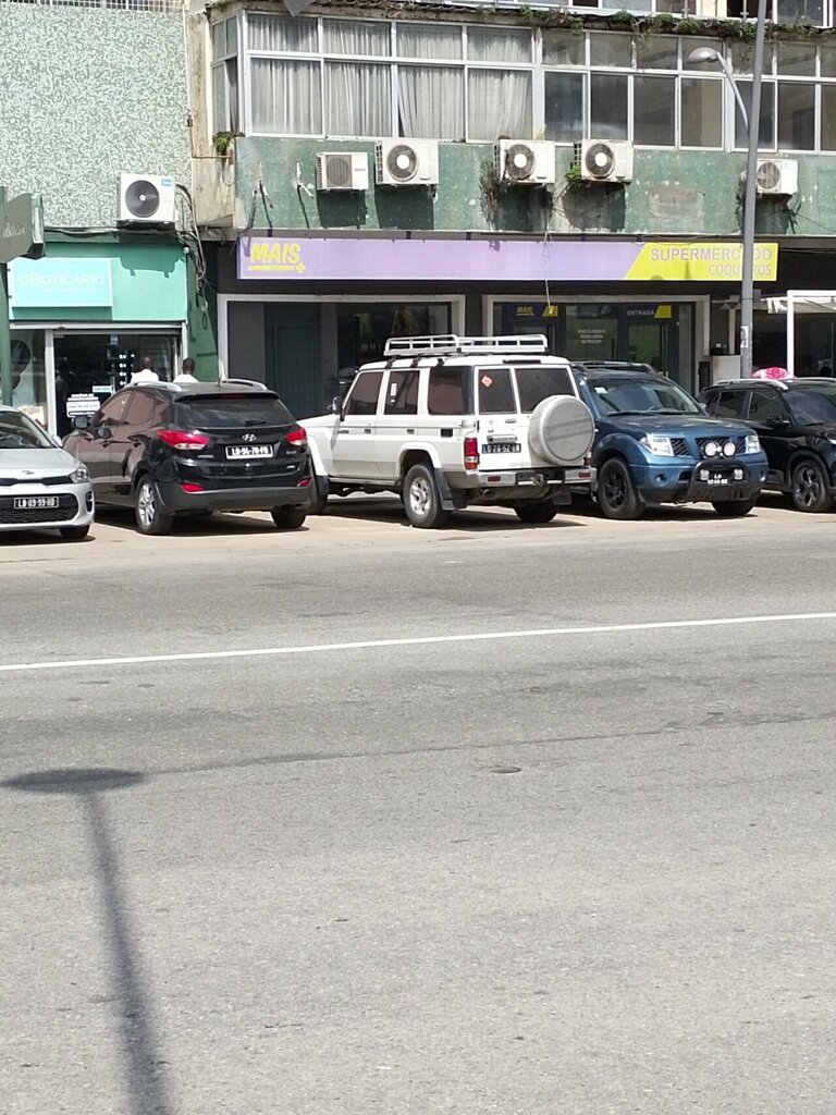 Supermarket Supermercado Coqueiros Mais q, Loanda, photo